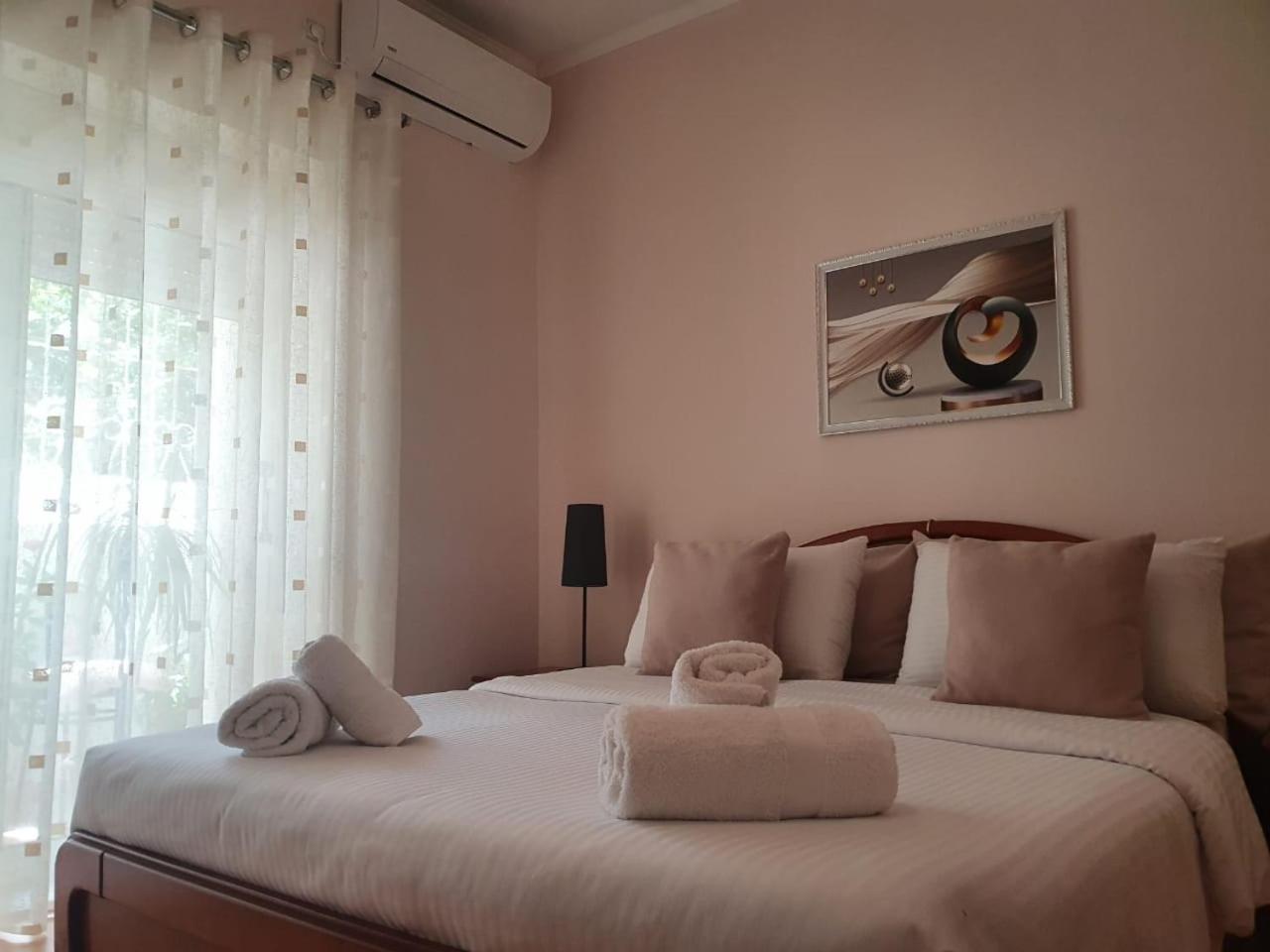 Sofia'S Modern Apartment Gjirokastër Buitenkant foto