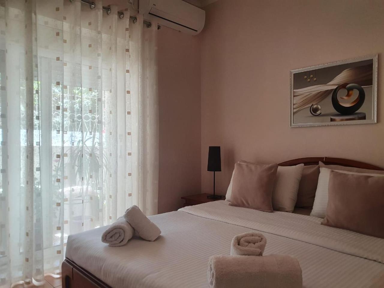Sofia'S Modern Apartment Gjirokastër Buitenkant foto