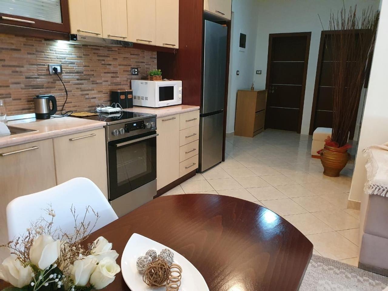 Sofia'S Modern Apartment Gjirokastër Buitenkant foto