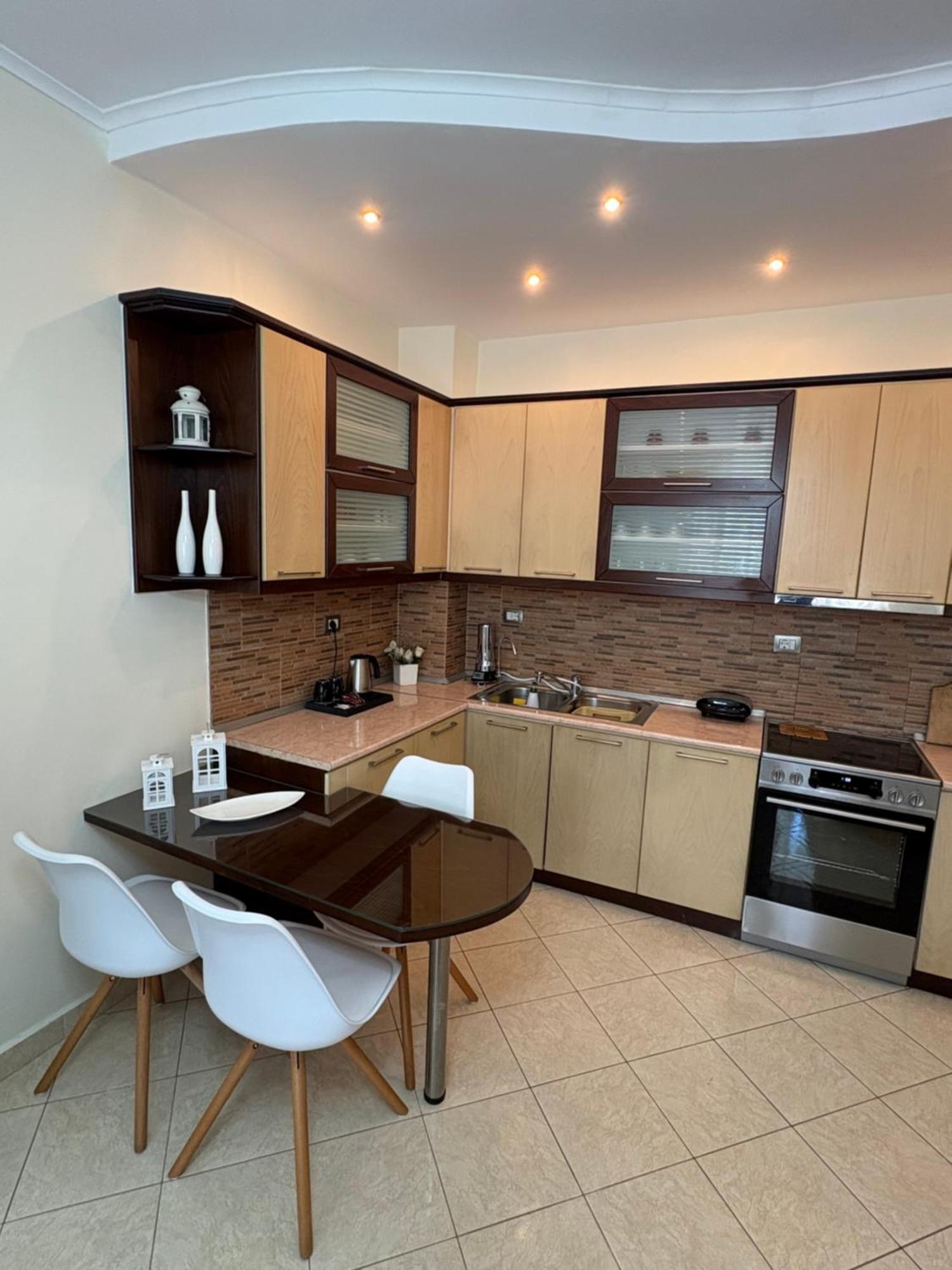 Sofia'S Modern Apartment Gjirokastër Buitenkant foto